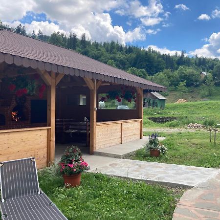 Casa Cris Hotell Durau Exteriör bild